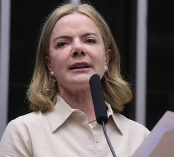 Gleisi critica Alcolumbre e fala em “inimigo dentro&hellip;
