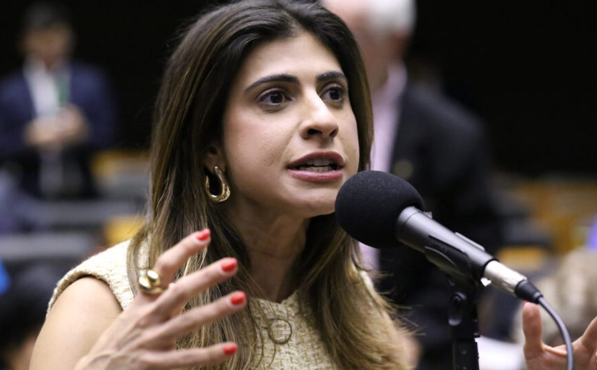 Deputada petista quer impor “notas da comunidade” às redes
