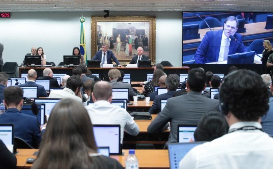 Votação de redução da maioridade penal para 16 anos é adiada na CCJ da Câmara