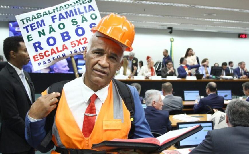 Como cada deputado votou na comissão especial da PEC do fim da escala 6×1