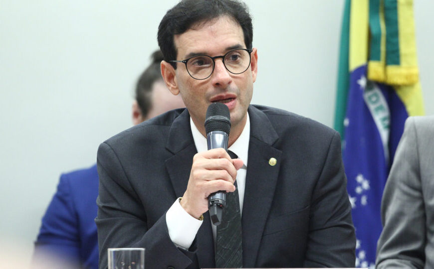 Relator apresenta parecer favorável ao fim da escala 6×1 e jornada de 40 horas