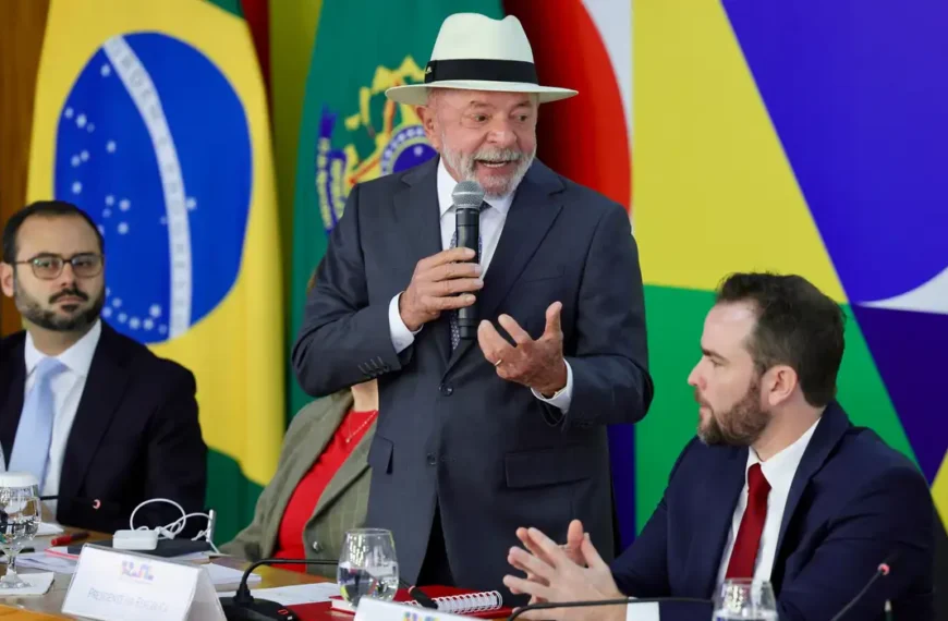 Lula anuncia novo Desenrola para quem ganha até R$ 8,1 mil
