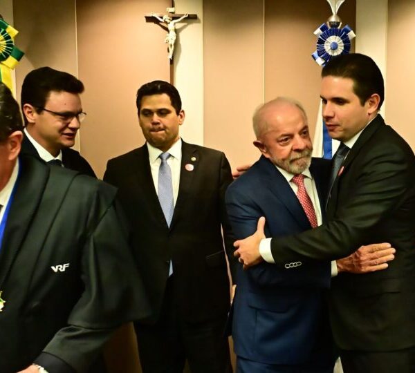 Estremecidos, Lula e Alcolumbre participam de posse de&hellip;