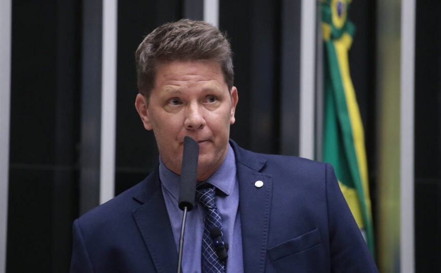 Mario Frias nega uso de emendas em filme sobre Bolsonaro e pede arquivamento no STF