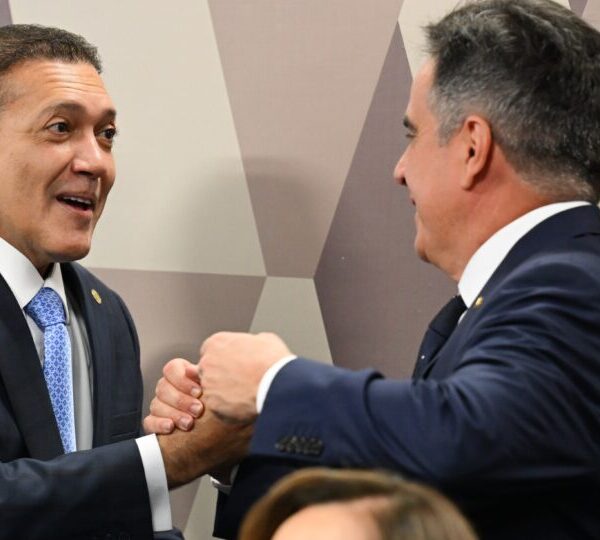 Senadores pedem saída de Nunes Marques de ação&hellip;