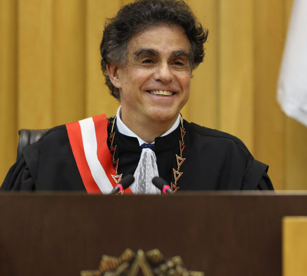 Presidente do TST diz ser “vermelho” e critica&hellip;