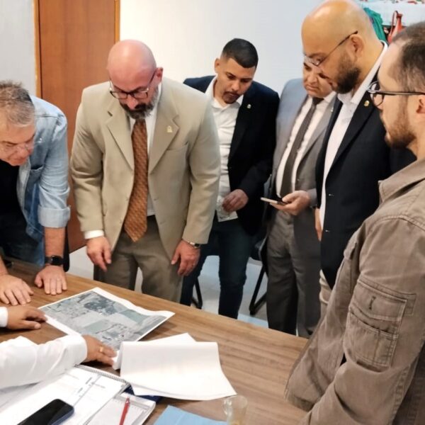 Prefeito visita Câmara e apresenta aos vereadores projetos&hellip;