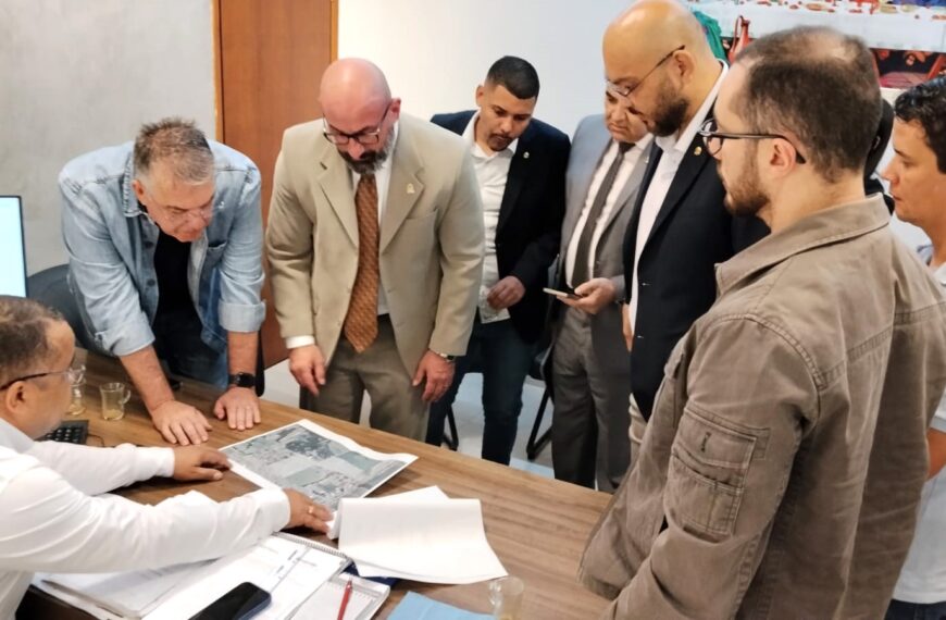 Prefeito visita Câmara e apresenta aos vereadores projetos de asfalto em bairros de Ponta Porã