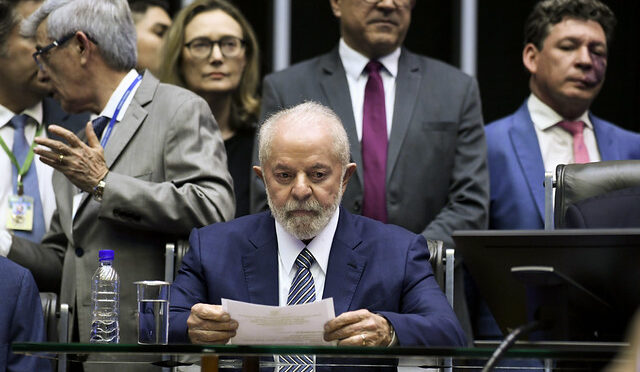 Ameaça de Lula de retaliar EUA esbarra em risco de custos para brasileiros