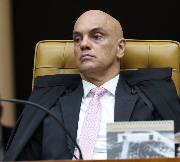 Flávio pede que Moraes seja declarado suspeito para&hellip;