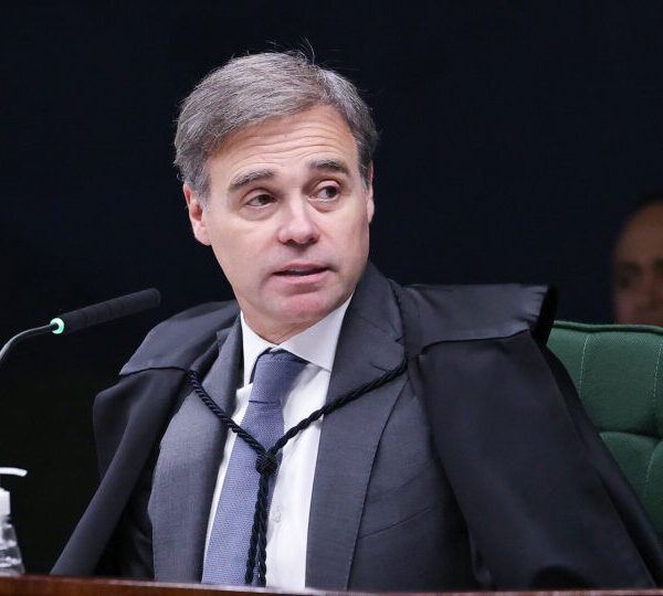 Criminalistas descartam “erro crasso” de Mendonça em conversa&hellip;