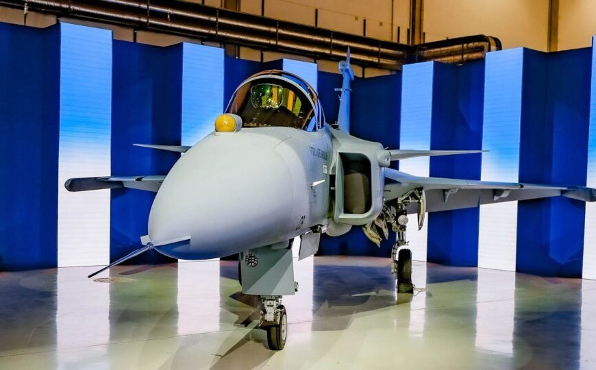 Brasil anuncia intenção de comprar mais 20 caças Gripen