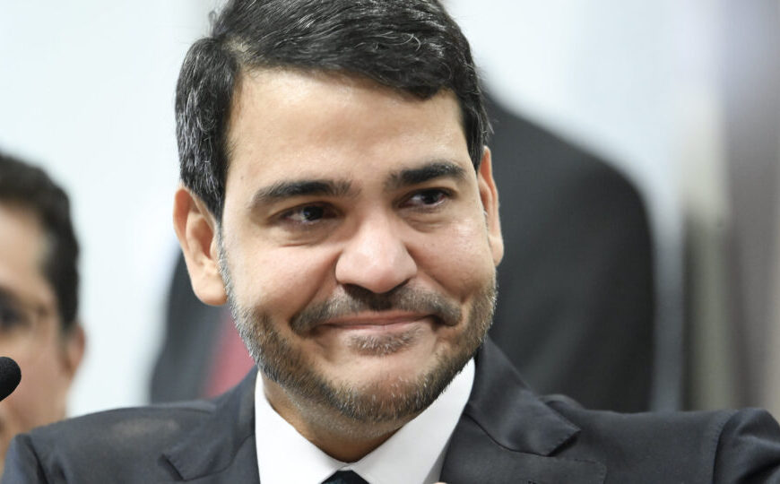 Jorge Messias tenta avançar com proposta que amplia poderes da AGU após derrota
