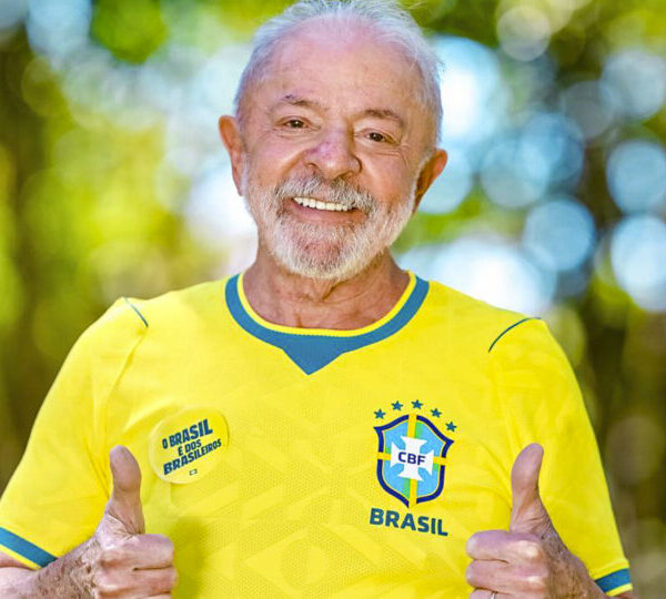 Lula divulga foto com camisa da seleção brasileira&hellip;