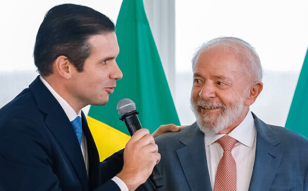 Motta reforça aproximação com Lula e vira aliado&hellip;