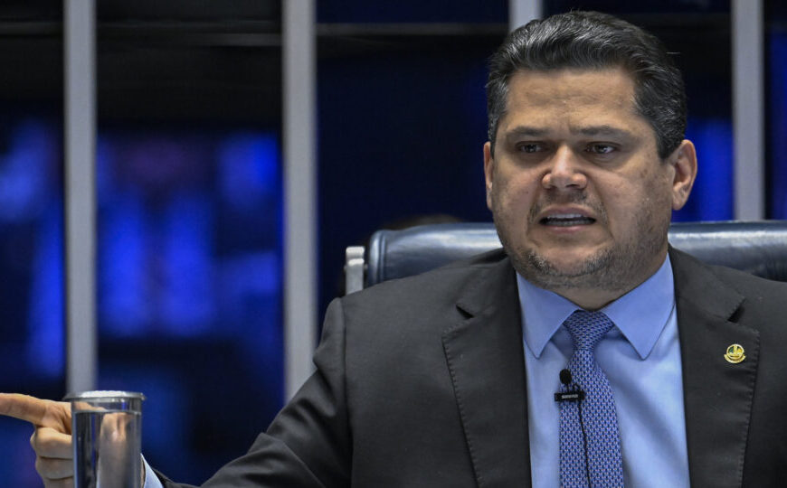 Alcolumbre se queixa de pressão por CPMI do Master: “Agredido da direita à esquerda”