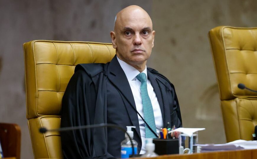 Moraes suspende ação contra deputado mineiro por participação no 8/1