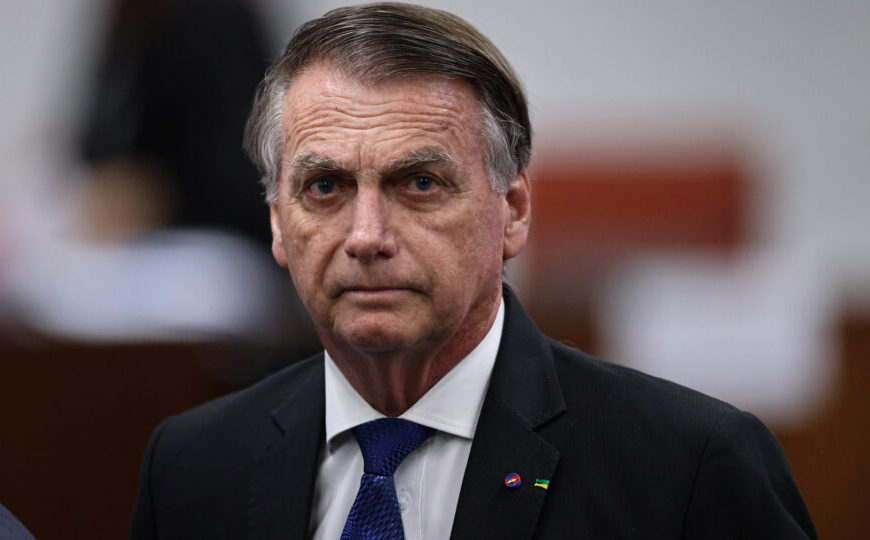 Boletim médico aponta aumento das crises de soluço de Bolsonaro
