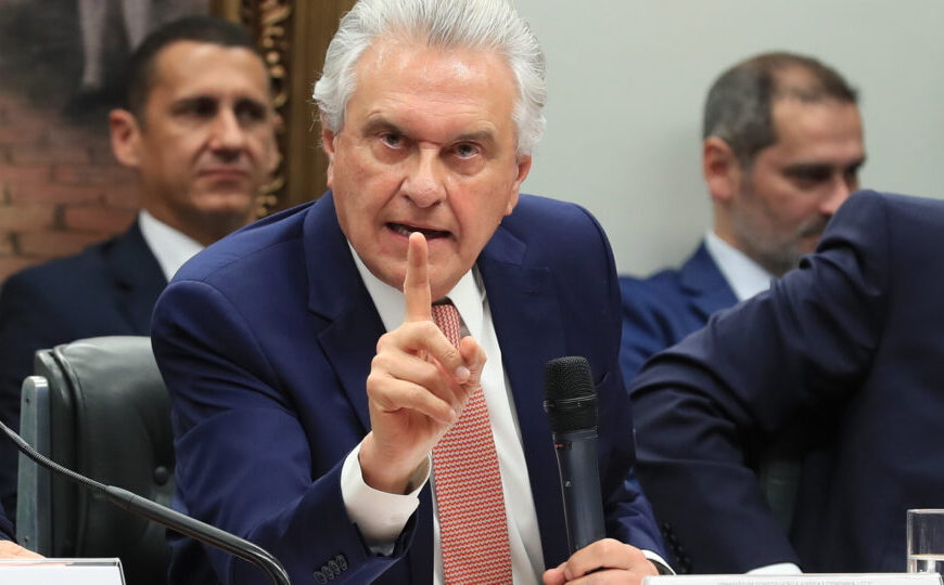 Flávio Bolsonaro perdeu a chance de ganhar de Lula, diz Caiado