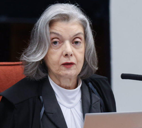 Cármen Lúcia cobra integridade de juízes em evento&hellip;