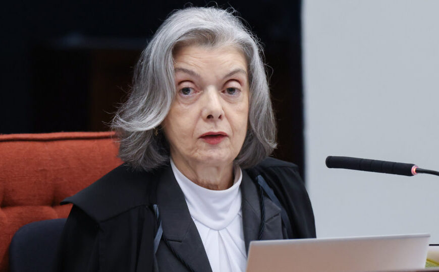 Cármen Lúcia cobra integridade de juízes em evento anti-Gilmarpalooza