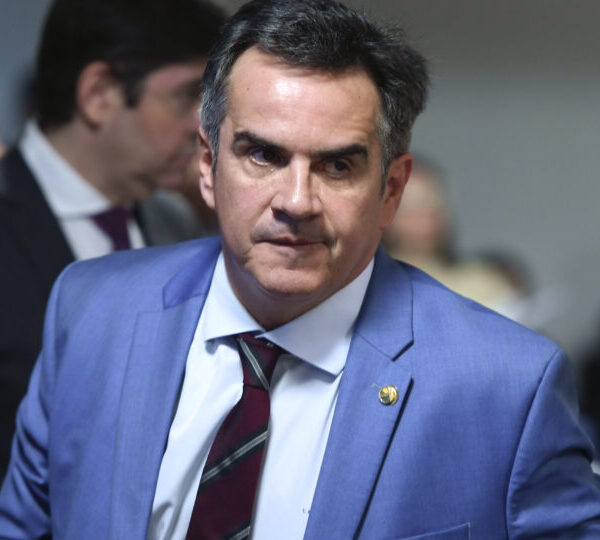 Quem é o banqueiro acusado de pagar luxos&hellip;