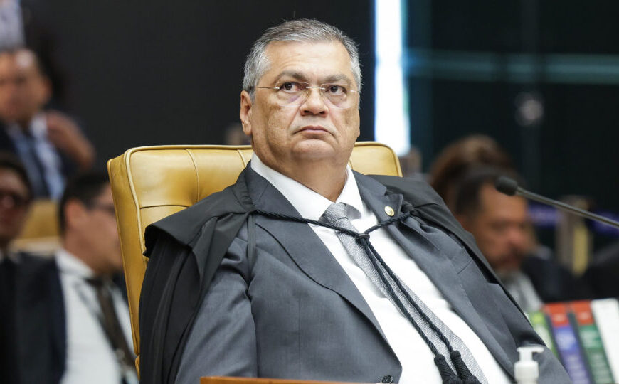 Dino critica bets e big techs durante julgamento sobre redes sociais