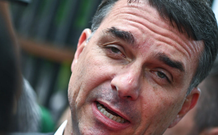 Deputado aciona STF contra Flávio Bolsonaro por suposta articulação do novo tarifaço