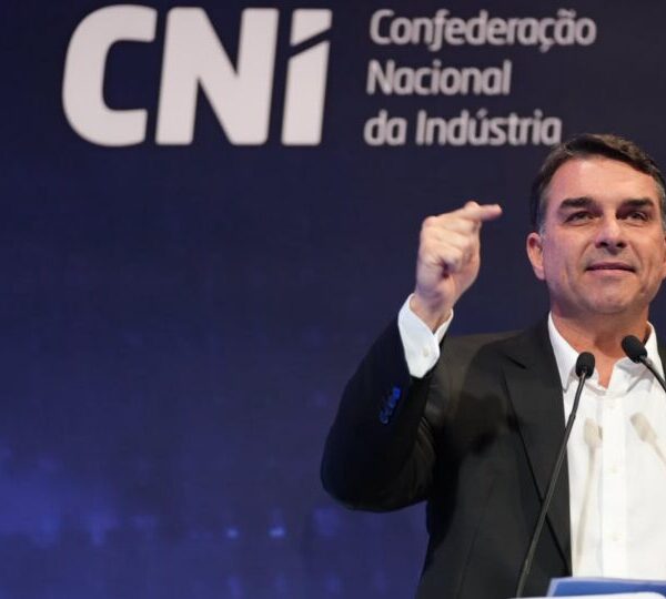 Flávio Bolsonaro diz que STF parece uma “delegacia&hellip;
