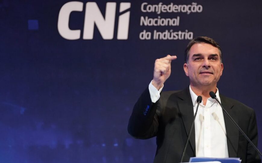 Flávio Bolsonaro diz que STF parece uma “delegacia de polícia”