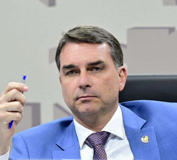 Flávio pede desculpas a Michelle, nega desrespeito e&hellip;