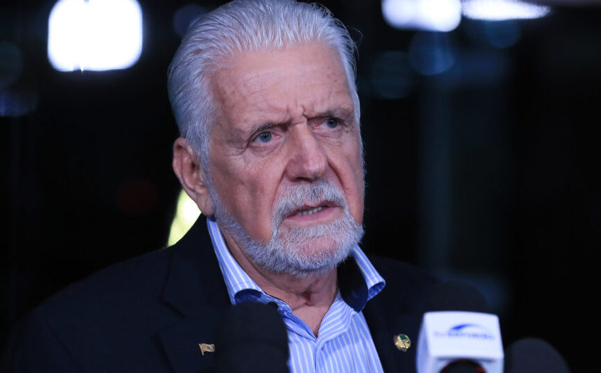 Jaques Wagner deixa a liderança do governo no Senado após operação da PF