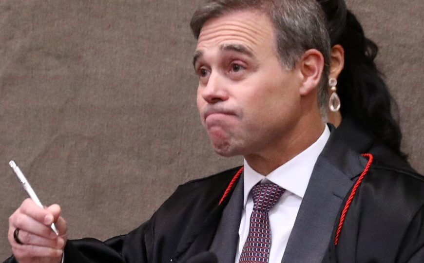 Mendonça determina retirada de publicações com ataques a Lula