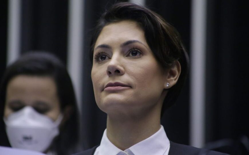 Como a reconciliação com Michelle Bolsonaro pode fortalecer Flávio?