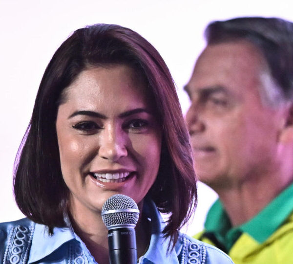 Michelle diz que apoiará campanha de Flávio no&hellip;