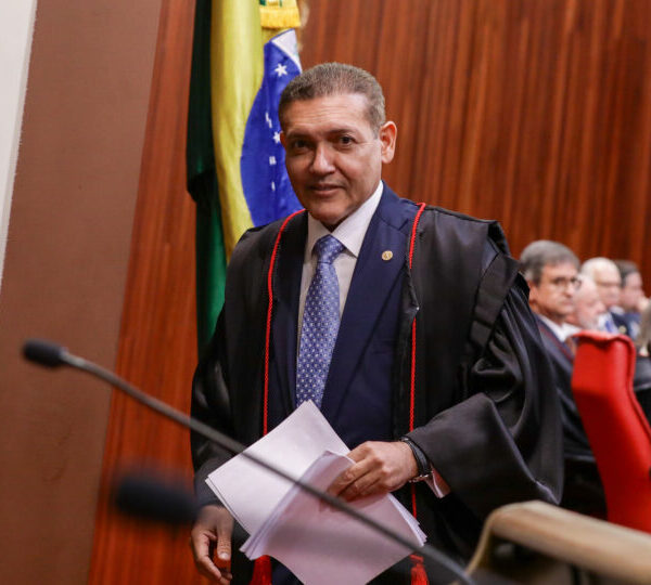 TSE adia decisão sobre pesquisa que ligou Flávio&hellip;