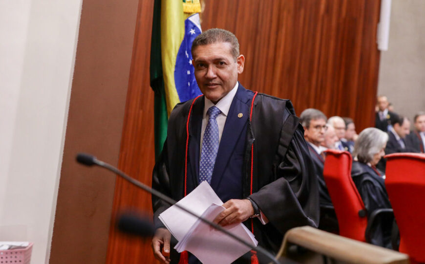 TSE adia decisão sobre pesquisa que ligou Flávio a Vorcaro