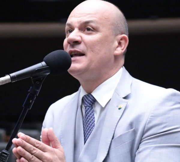 Oposição pede impeachment de Moraes e sobe o&hellip;