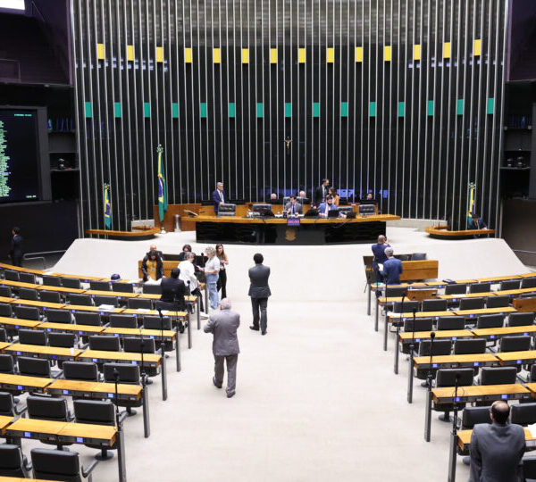 Maioridade penal e impeachment no STF dominam discursos,&hellip;