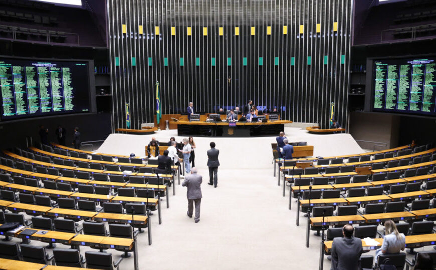 Maioridade penal e impeachment no STF dominam discursos, mas empacam no Congresso