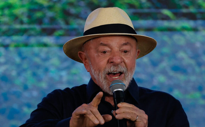 Político honesto não está dentro de mim, está dentro de vocês, diz Lula a estudantes