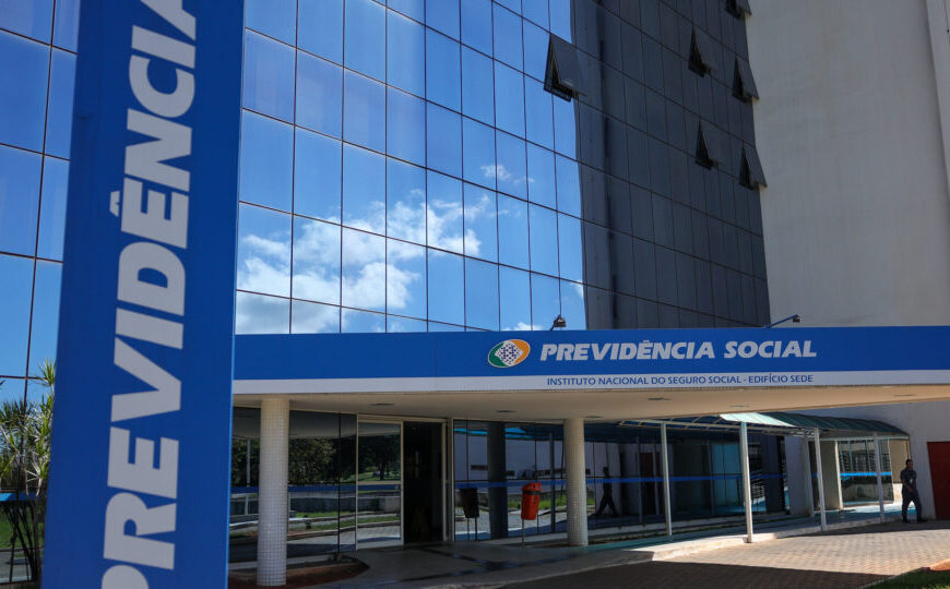 Maioria do STF mantém fim da revisão da vida toda e abre caminho para redução de benefícios