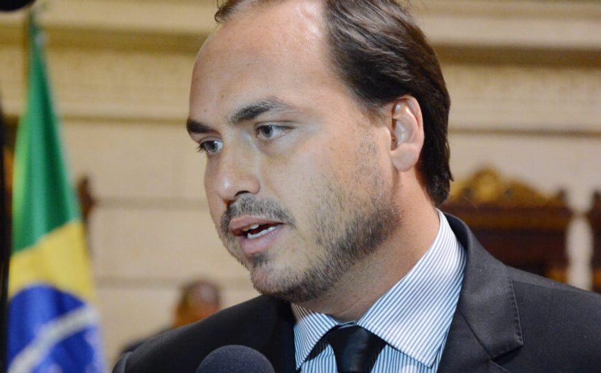 MP Eleitoral arquiva questionamento sobre domicílio eleitoral de Carlos Bolsonaro