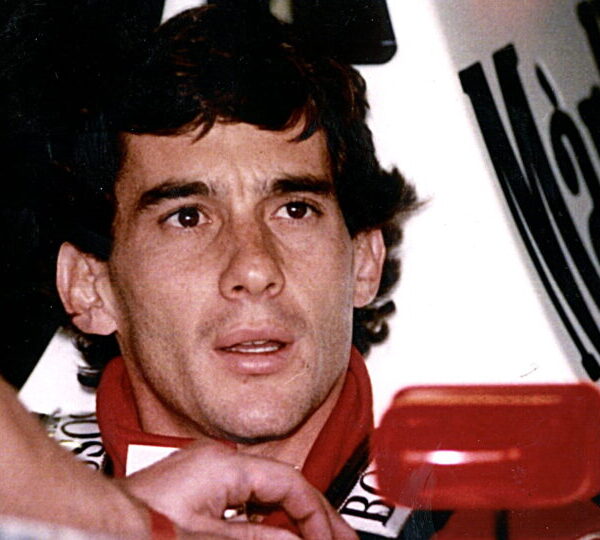 Senna é reconhecido oficialmente como herói do Brasil&hellip;