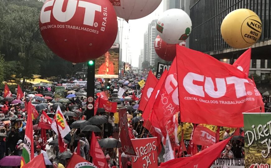 Lula impulsiona projeto que fortalece sindicatos do funcionalismo e afaga base do PT