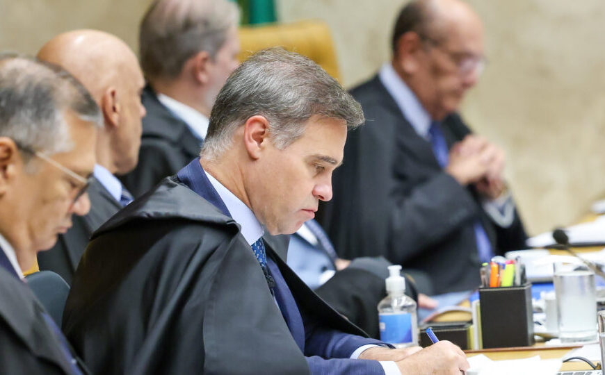 Como André Mendonça conduz as investigações sobre Lulinha e o Banco Master?