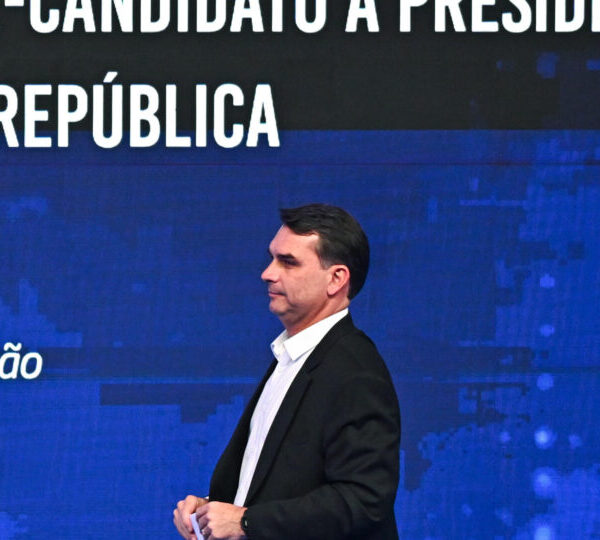 Flávio atua nos EUA contra tarifaço e enfraquece&hellip;