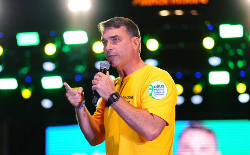 Flávio Bolsonaro diz que Lei Maria da Penha “não protege as mulheres”
