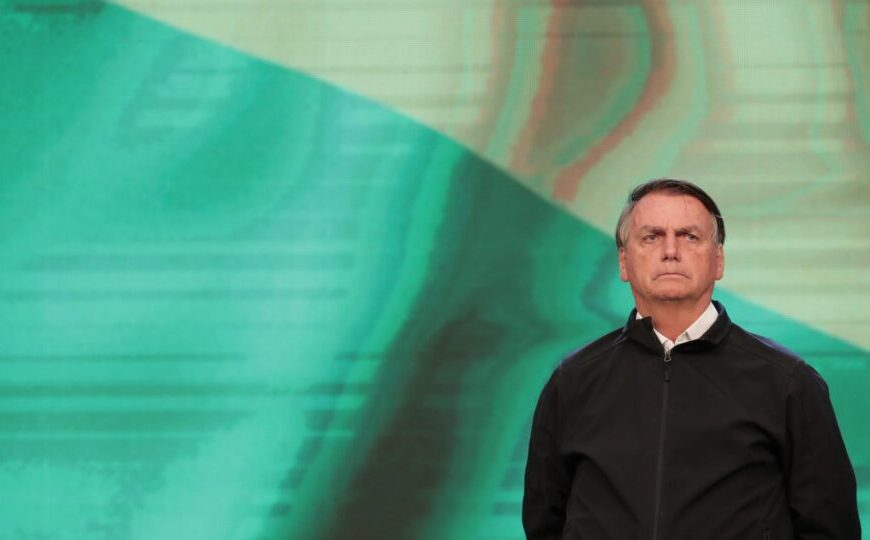 Defesa de Bolsonaro recorre contra suspensão de visitas de Flávio