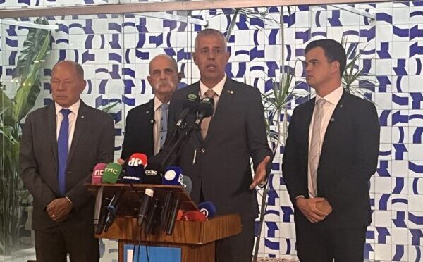 Oposição quer convocar Mauro Vieira e ameaça CPMI&hellip;